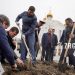 Реликвии и всходы. Златоуст получил на хранение копии боевых знамён и высадил кедры