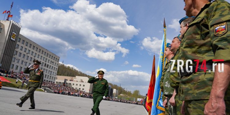 Под чеканный шаг. Златоуст встретил 76-ю годовщину Победы парадом и массовыми торжествами