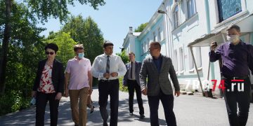 Пошли в рост. Златоустовец подарил юным аграриям набор сельхоз техники