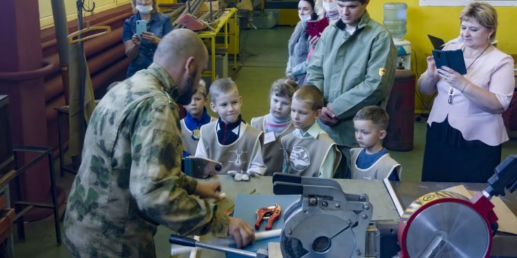 О профессии задумались с детства. Златоустовский техникум раскрыл детворе секреты успешной карьеры