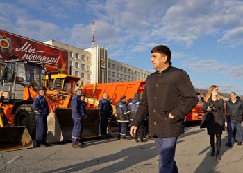 Изо всех лошадиных сил. В Златоусте смотр спецтехники продемонстрировал готовность округа к зиме