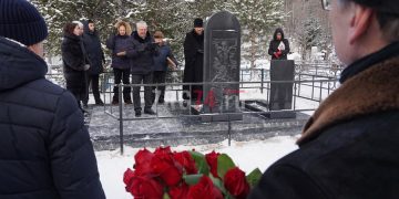Жизнь как посвящение. В Златоусте открыли памятник именитому скульптору