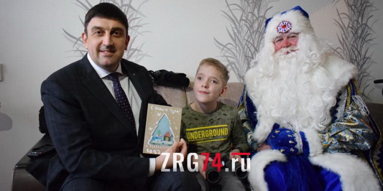 С верой в чудо. Глава Златоуста воплотил в жизнь новогодние мечты двух школьников