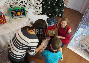 Особый подарок. В Златоусте «Снеговики-добряки» поздравили детей из реабилитационного центра