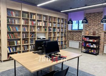 Златоуст в динамике. Главе региона презентовали линию на заводе керамогранита и обновленную библиотеку