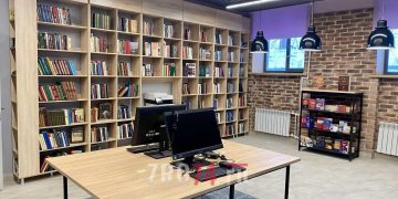 Златоуст в динамике. Главе региона презентовали линию на заводе керамогранита и обновленную библиотеку