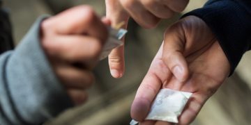 Учил плохому. Жителя Златоуста будут судить за склонение к употреблению наркотиков