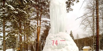 Вперед за селфи. В Златоусте появился аналог зюраткульского ледяного фонтана