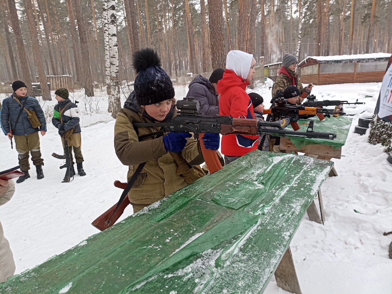 Новости златоуста челябинской. Военно-патриотическая игра звезда. Военно-патриотические клубы стрельба из пистолета. Школьник военный. Региональная война.