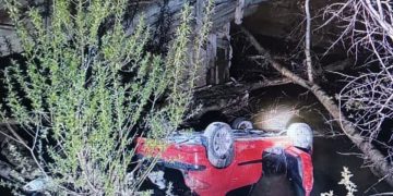 Полёт к берегам. В Златоусте легковой автомобиль сорвался с моста в реку