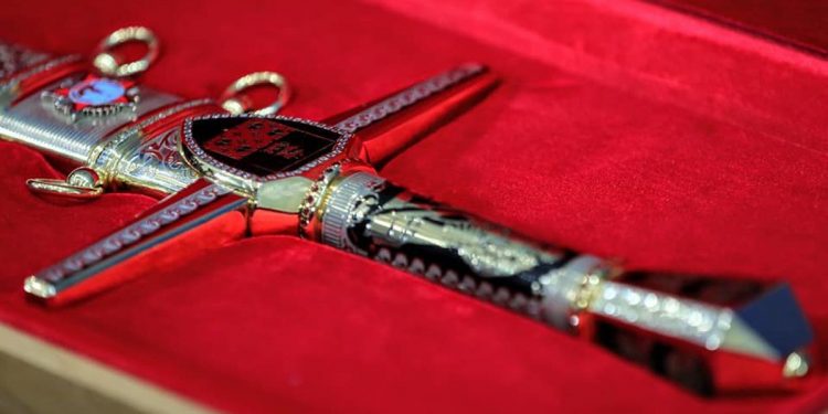 От Ильи Муромца до Иосифа Сталина. В преддверии Дня России городам воинской славы презентуют клинки мастеров Златоуста
