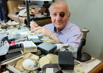 Укротитель времени. Создающий элитные часы мастер из Златоуста посвятил в тайны профессии