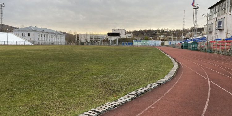 Круговой обзор. На стадионе «Металлург» в Златоусте обследуют состояние строительных конструкций