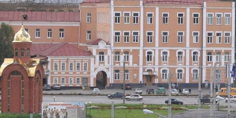 Золотой фонд аносовского. Накануне юбилея златоустовский колледж рассказал о своих опытных профессионалах