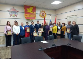 Засияли с успехом. В Златоусте одарённых детей отметили премиями Собрания округа