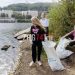 Экзотические залежи. В Златоусте добровольцы очистили от мусора берег городского пруда