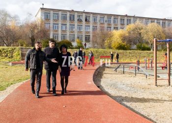 В выбранном темпе. В Златоусте оценили итоги ремонта стадиона в густонаселённом районе