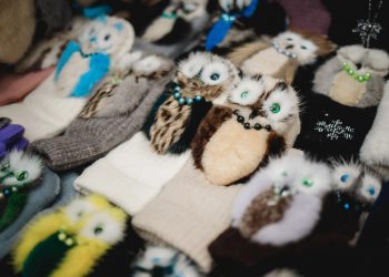 Как лапки. Мастерица из Златоуста познакомила со своей коллекцией пушистых варежек