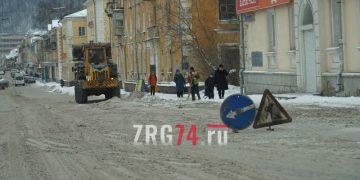 Собрались и собрали. В Златоусте после сильного снегопада пришлось задействовать 19 единиц спецтехники