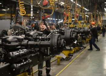 Повышают обороты. Автозавод пригласил на работу златоустовцев разных профессий