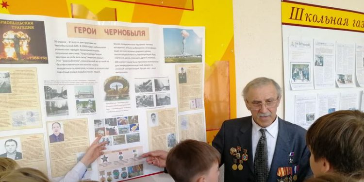 Знают прошлое. В Златоусте отметил солидный юбилей музей при школе №8