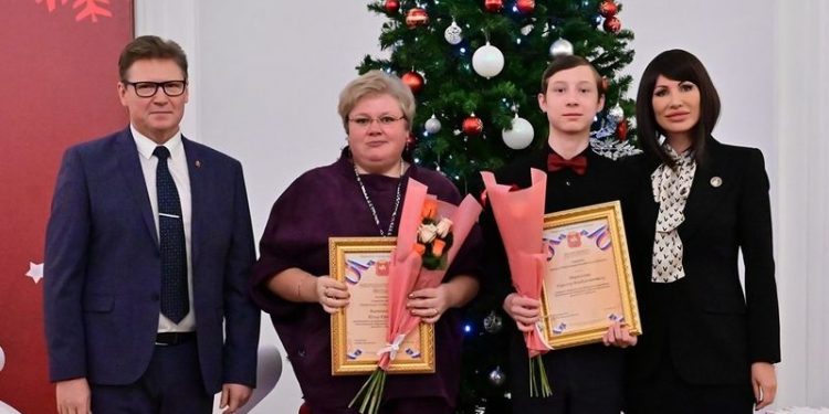 Звучат великолепно. Одарённый музыкант из Златоуста удостоен премии губернатора