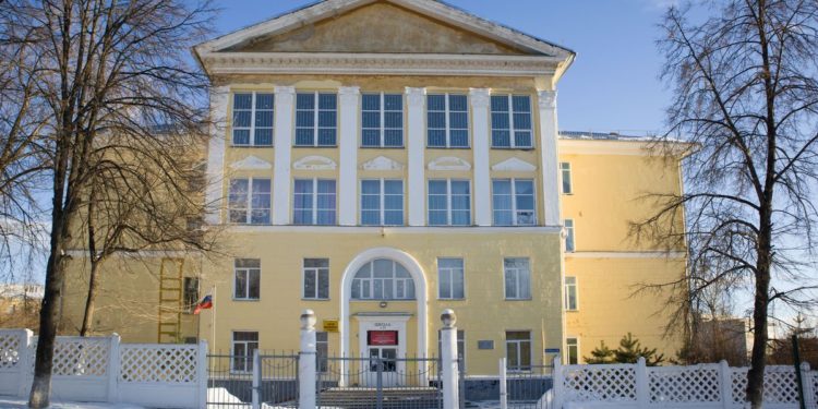 Обстановка беспокоит. В Златоусте из-за аварийного состояния школы учеников распределили по соседним учреждениям