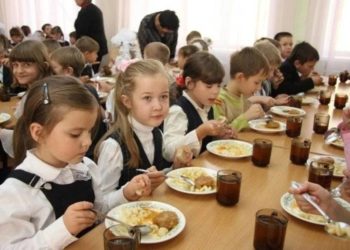 Рецепт здоровья. Златоустовцам рассказали о плюсах централизованного питания в школах