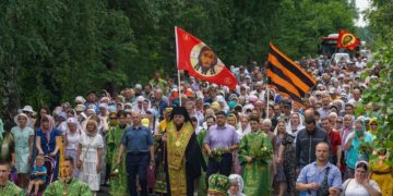В день сошествия Святого Духа. Златоуст встретил Троицу крестным ходом