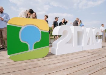 10 лет играют в карты. 2ГИС провёл златоустовцев по возможностям своего сервиса