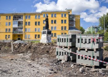 Взлети выше солнца. В Златоусте сквер c памятником Орлёнку приведут в порядок