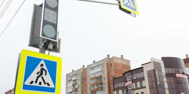 Эффективно и безопасно. В Златоусте подключат три новых светофора