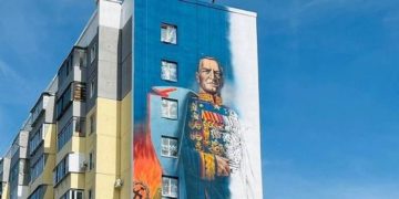 Прославляя город. В Челябинской области появился ещё один знаковый мурал