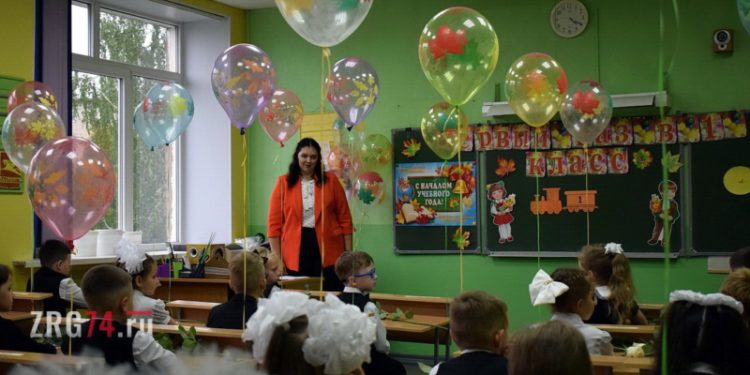 А просто сентябрь! Златоуст отпраздновал День знаний линейками и первыми звонками