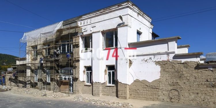 Взялись комплексно. В Златоусте началась реконструкция фасада здания стадиона «Металлург»
