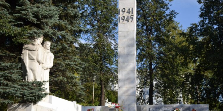 Включат в реестр. В Златоусте памятник работникам машзавода станет объектом культурного наследия