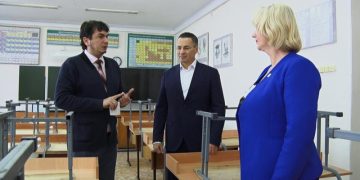 Диалог по существу. Депутат Заксобрания отметил важность поддержки сферы медицины и образования Златоуста