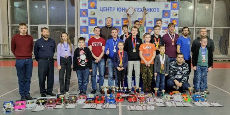 Обошли на вираже. Автомоделисты Златоуста стали лучшими на чемпионате и первенстве региона