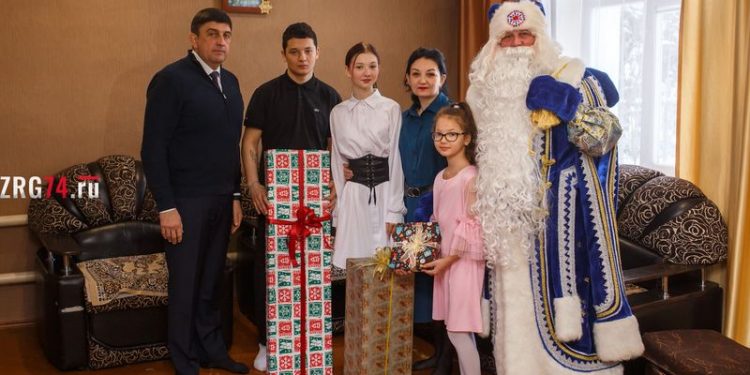С праздником в каждый дом. Глава Златоуста воплотил в жизнь новогодние мечты четырёх ребят