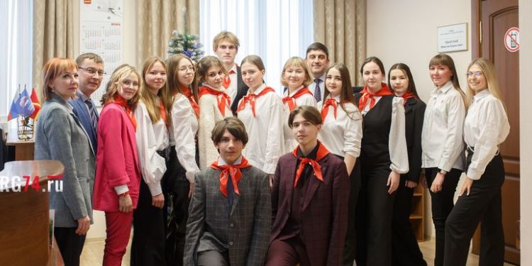 Вместе мы изменим мир. Глава округа встретился с молодёжью Златоуста