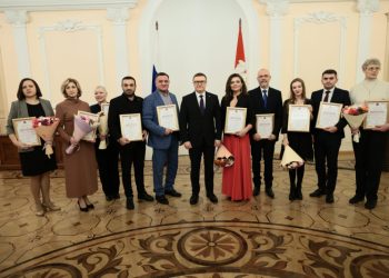 С преданностью избранному делу. Алексей Текслер отметили заслуги руководителя библиотечной системы Златоуста