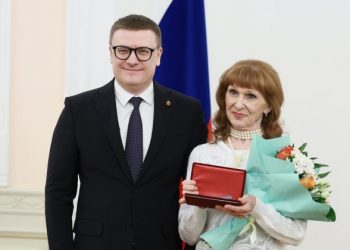 Заслужила любовь и уважение. Актриса златоустовского театра удостоена почётного звания