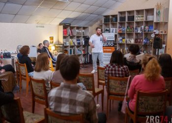 Не про птичек, но про любовь. На площадке «Златоустовского рабочего» состоялся рэп-квартирник