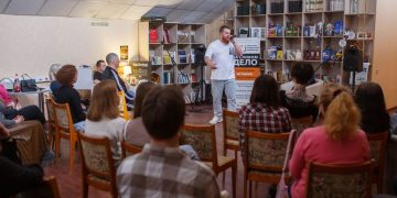 Не про птичек, но про любовь. На площадке «Златоустовского рабочего» состоялся рэп-квартирник