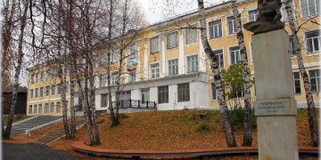 Урок — в историю. Отмечающая 105-летие школа № 3 поведала о вехах своего становления