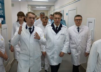 Тщательный осмотр. Министр здравоохранения РФ Михаил Мурашко посетил медучреждения столицы региона