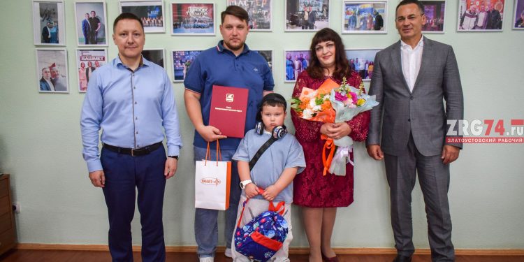 В гармонии и согласии. Победителя областного конкурса «Семья года» чествовали в Златоусте