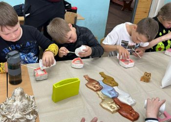 Идеям придают форму. Златоустовцев приглашают на мастер-классы по работе с гипсом
