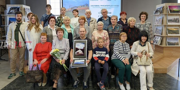 Железка, снимки и «Окна». Златоустовские фотографы представили новую экспозицию