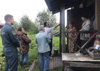 Чтобы жили без беды. Службы отправились по домам златоустовцев с противопожарной информацией